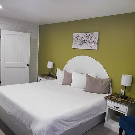 Blue Sky Inn: Pet-Friendly Oasis with Renovated Rooms Blue Ridge Exterior photo