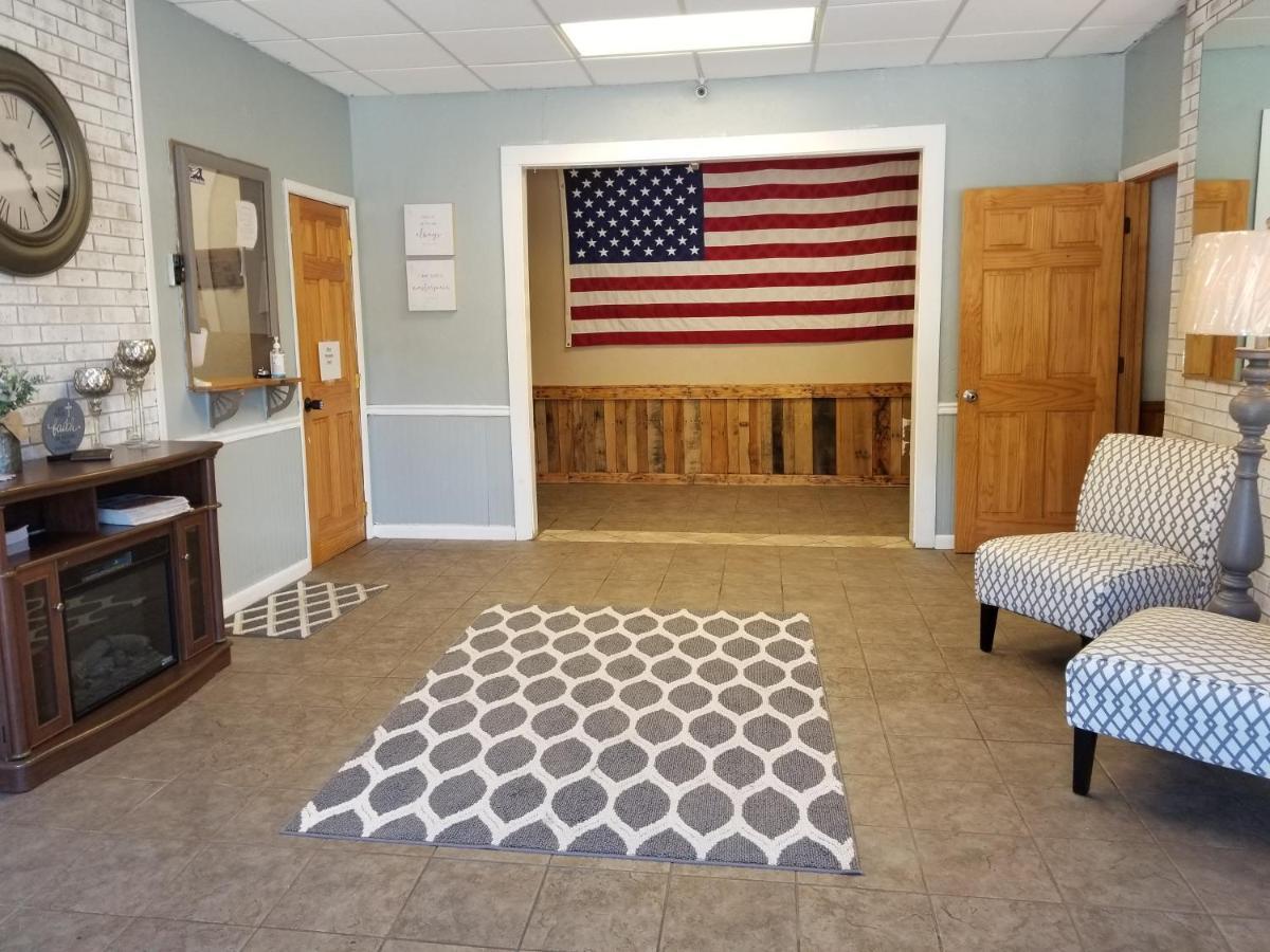 Blue Sky Inn: Pet-Friendly Oasis with Renovated Rooms Blue Ridge Exterior photo