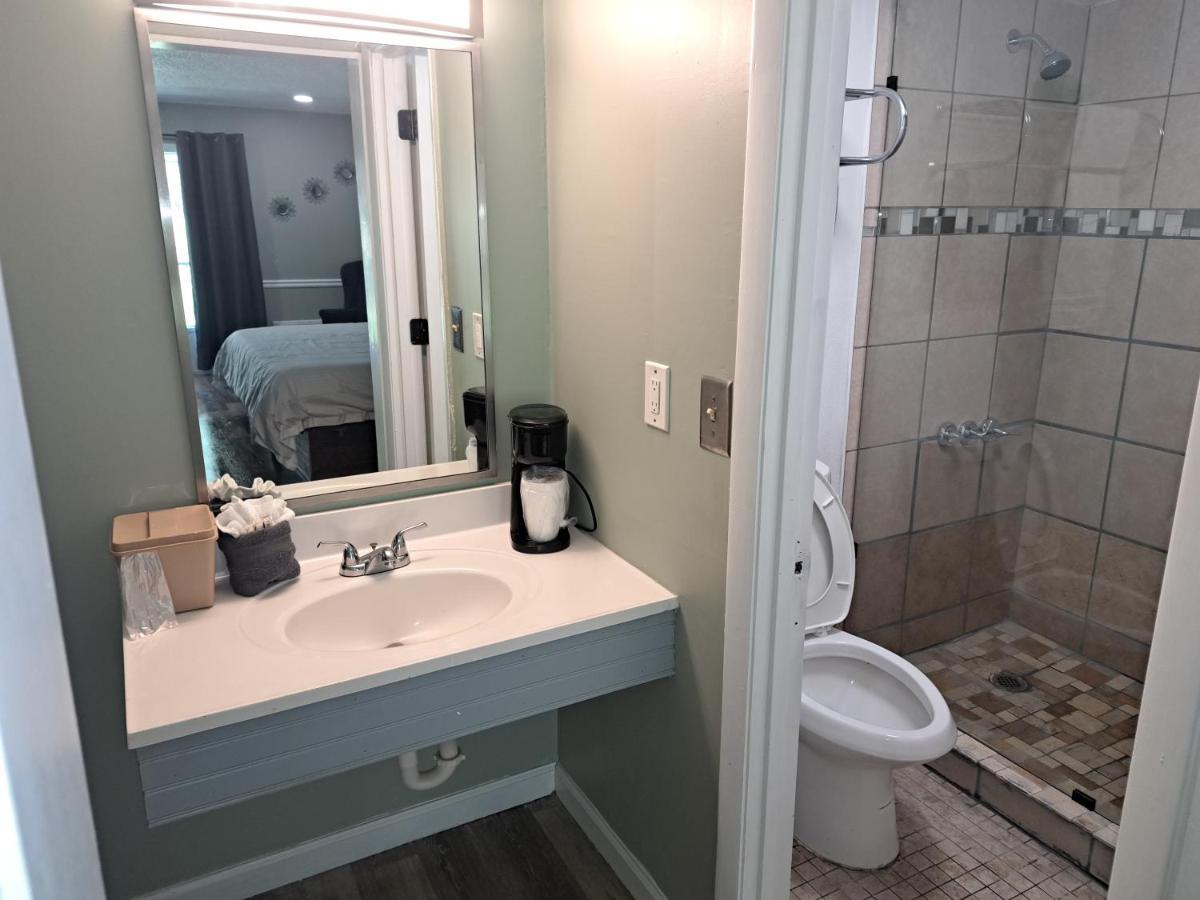 Blue Sky Inn: Pet-Friendly Oasis with Renovated Rooms Blue Ridge Exterior photo