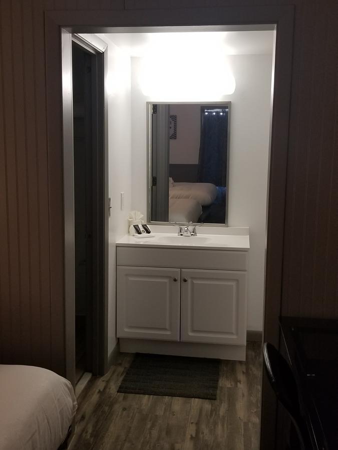 Blue Sky Inn: Pet-Friendly Oasis with Renovated Rooms Blue Ridge Exterior photo