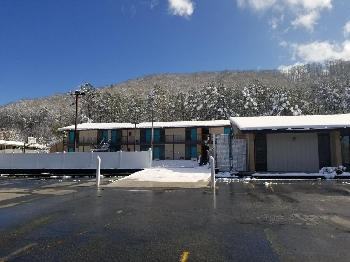 Blue Sky Inn: Pet-Friendly Oasis with Renovated Rooms Blue Ridge Exterior photo